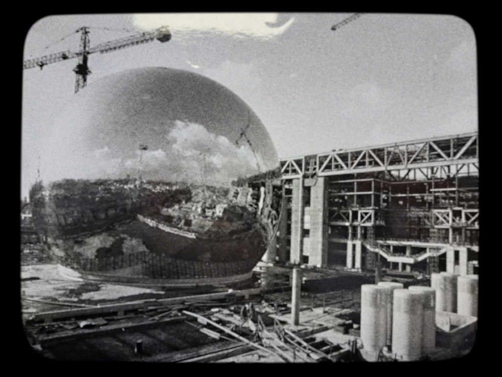 Filmstill from MAXI
